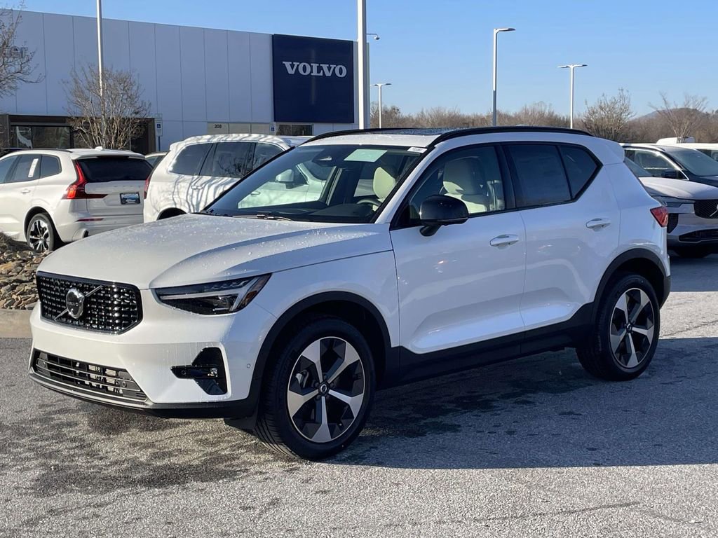 New 2026 Volvo XC40 B4 Plus w/ Protection Package Premier FWD image 24