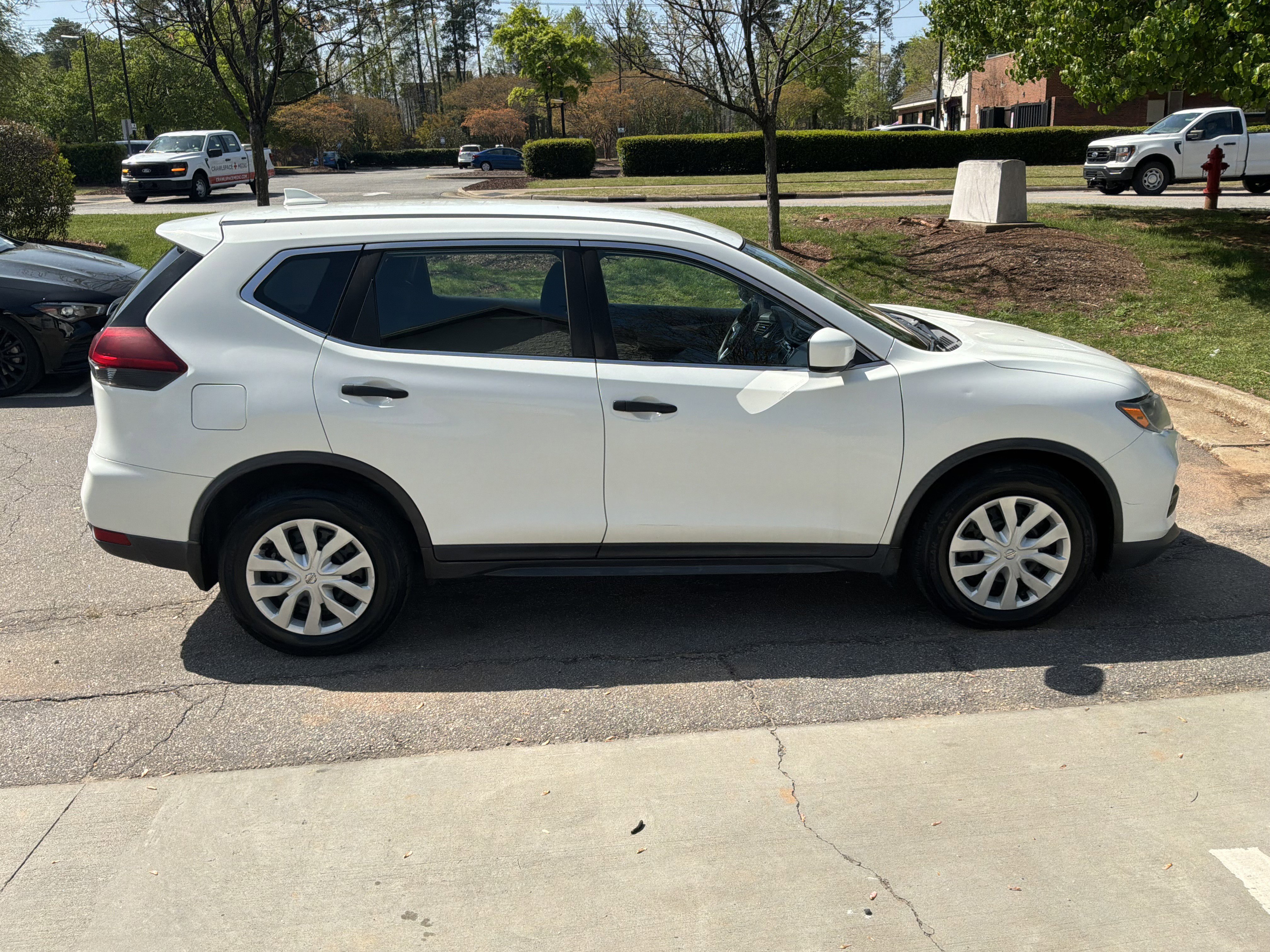 Used 2019 Nissan Rogue S image 17