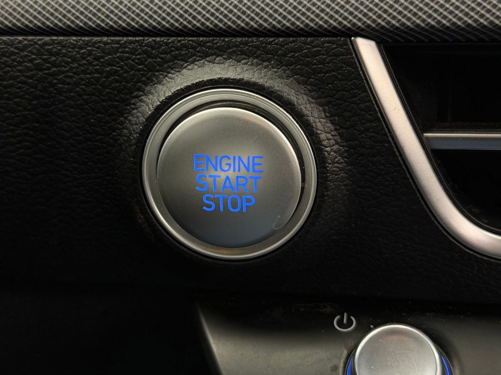 Used 2025 Hyundai Sonata SEL FWD image 31