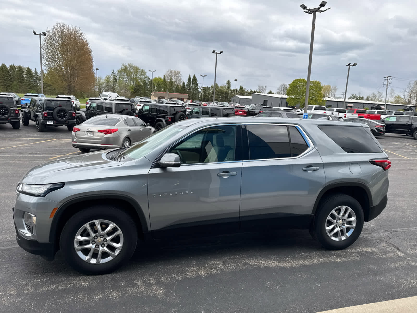 Used 2023 Chevrolet Traverse LS w/ Safety Package AWD/4WD image 11