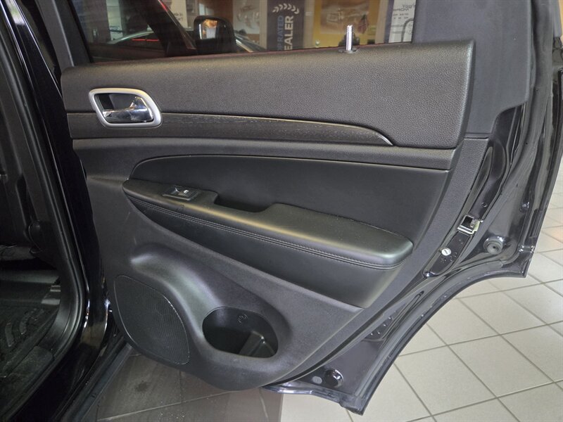 Used 2018 Jeep Grand Cherokee Laredo AWD/4WD image 25