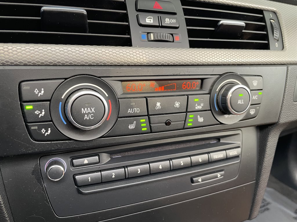 Used 2013 BMW 335i Convertible image 29