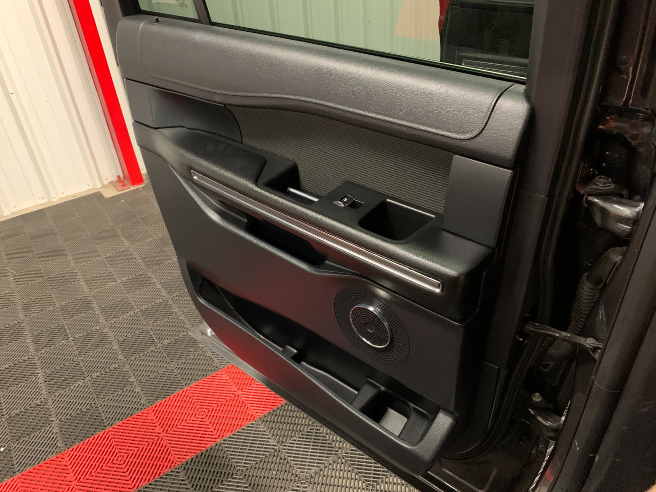 Used 2020 Ford Expedition Max XLT image 34