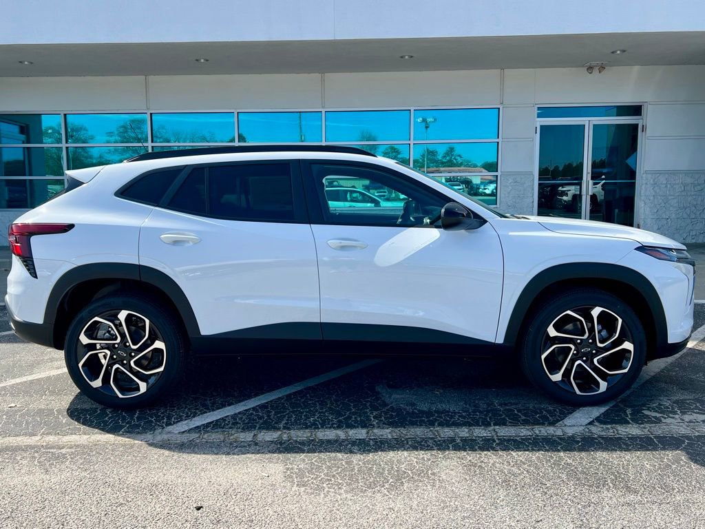 New 2026 Chevrolet Trax RS w/ Sunroof Package image 3