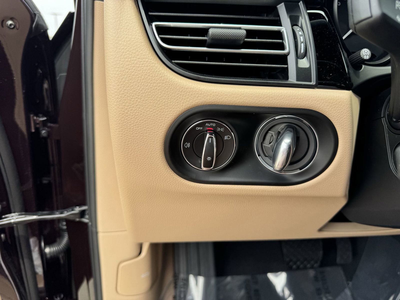 New 2025 Porsche Macan image 31