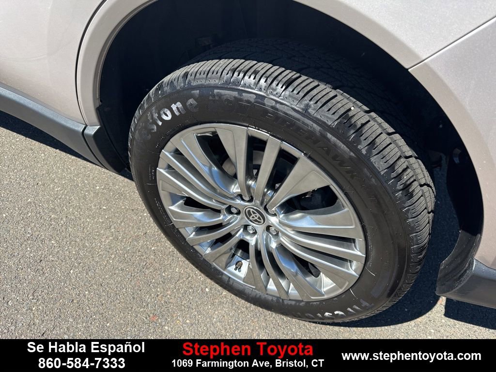 Used 2021 Toyota Venza XLE w/ Softex Package image 9