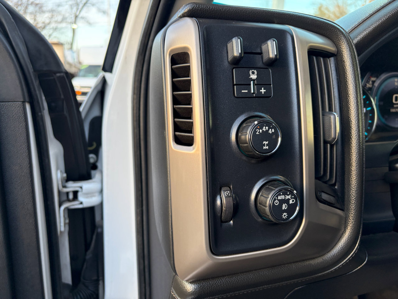 Used 2018 GMC Sierra 3500 Denali w/ Duramax Plus Package image 27