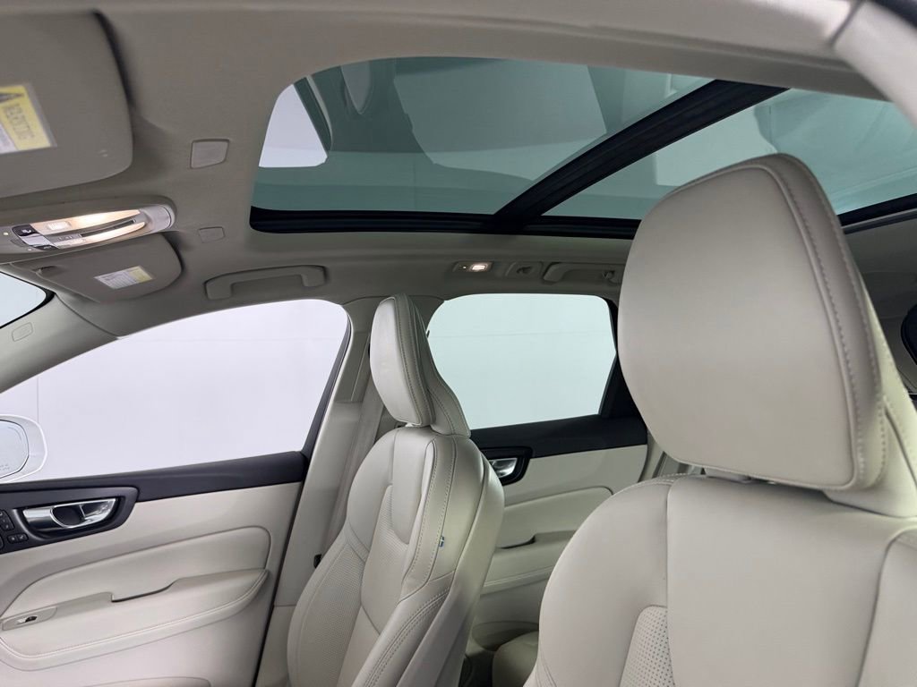 Used 2023 Volvo XC60 B5 Ultimate w/ Climate Package image 24