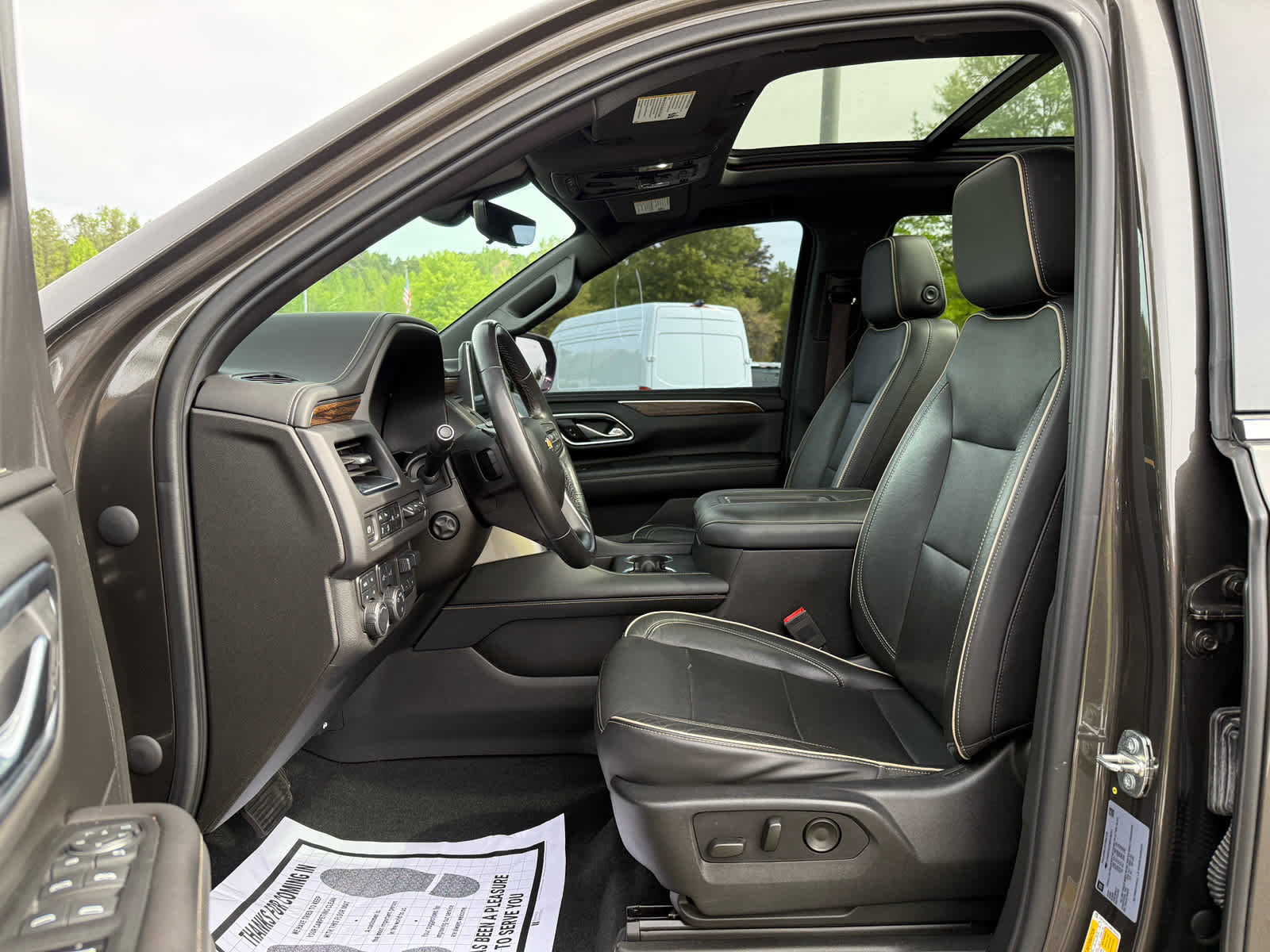 Used 2021 Chevrolet Tahoe Premier w/ Premium Package AWD/4WD image 12
