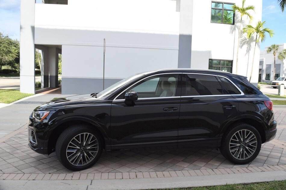 Used 2022 Audi Q3 2.0T Premium w/ Convenience Package AWD/4WD image 4
