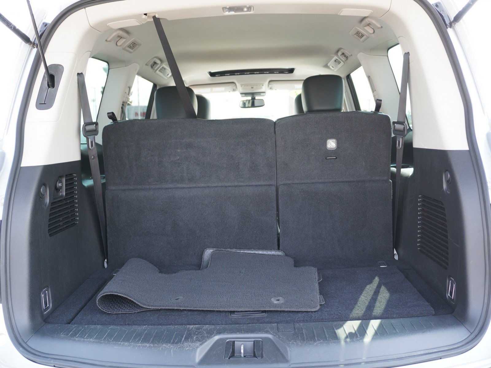 Used 2023 Nissan Armada SL w/ Captain's Chairs Package RWD image 13
