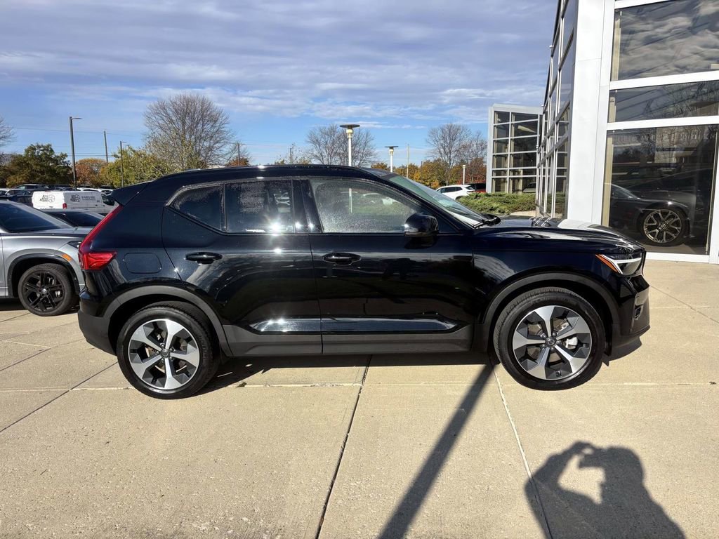 Used 2023 Volvo XC40 B5 Plus w/ Protection Package Premier image 8
