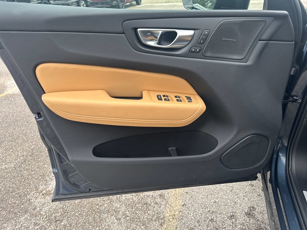 Used 2025 Volvo XC60 B5 Ultra w/ Protection Package Premier AWD/4WD image 15