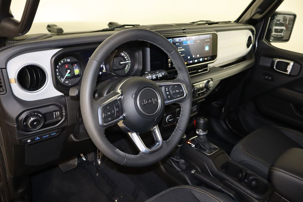 Used 2025 Jeep Wrangler Unlimited Sahara w/ Safety Group image 25