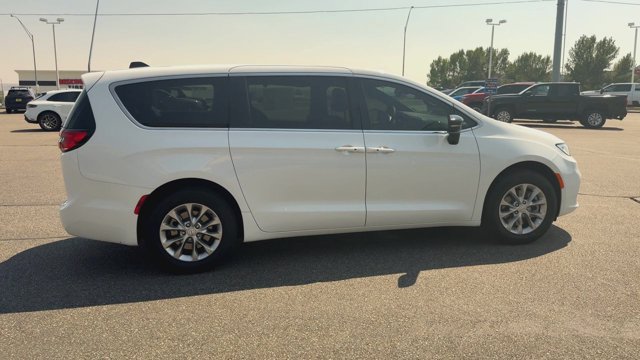 Used 2026 Chrysler Pacifica Limited AWD/4WD image 9