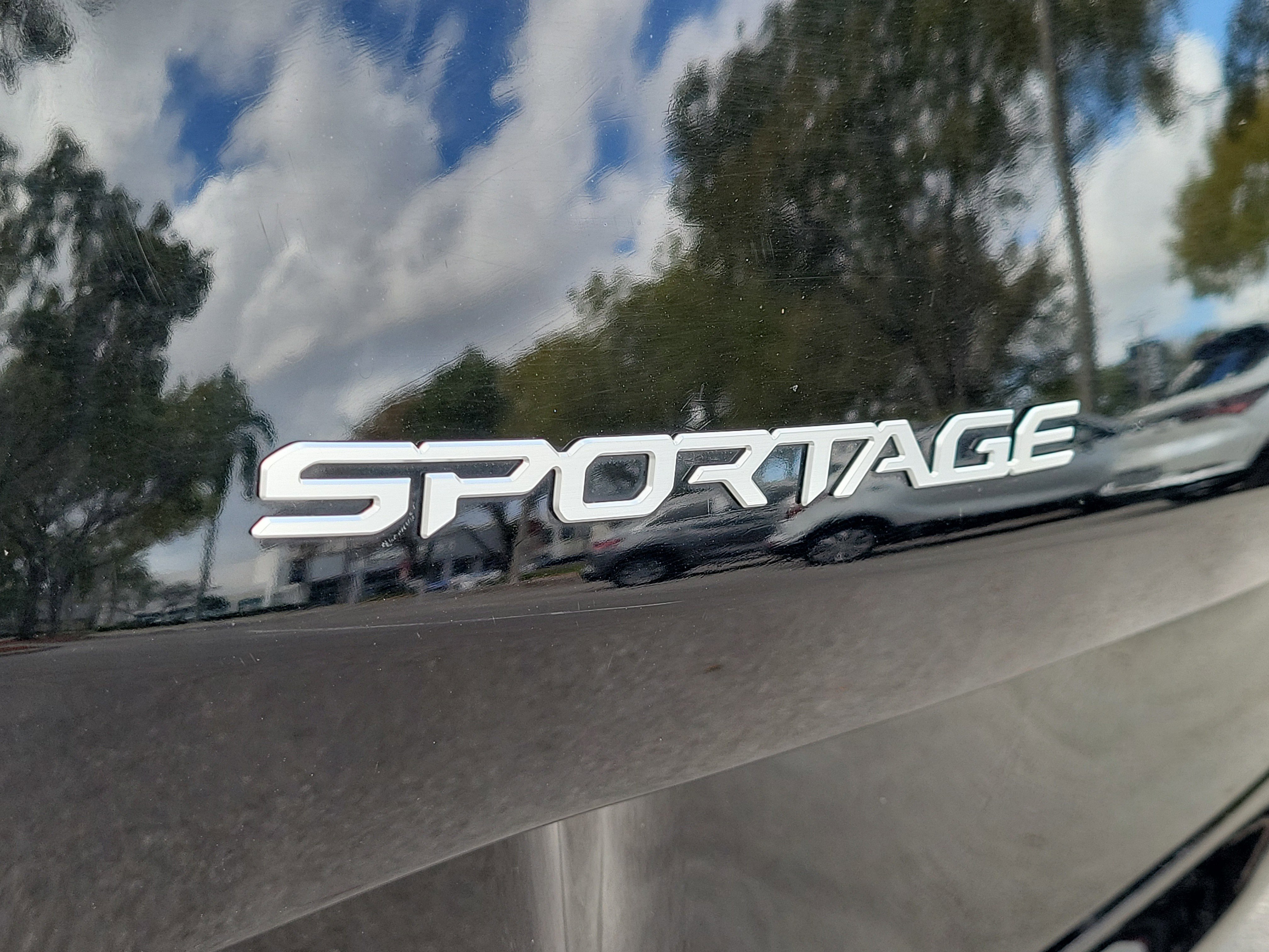 Used 2023 Kia Sportage SX image 5