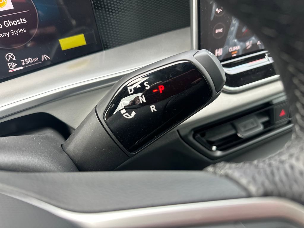 New 2026 Volkswagen Tiguan SE R-Line AWD/4WD image 12