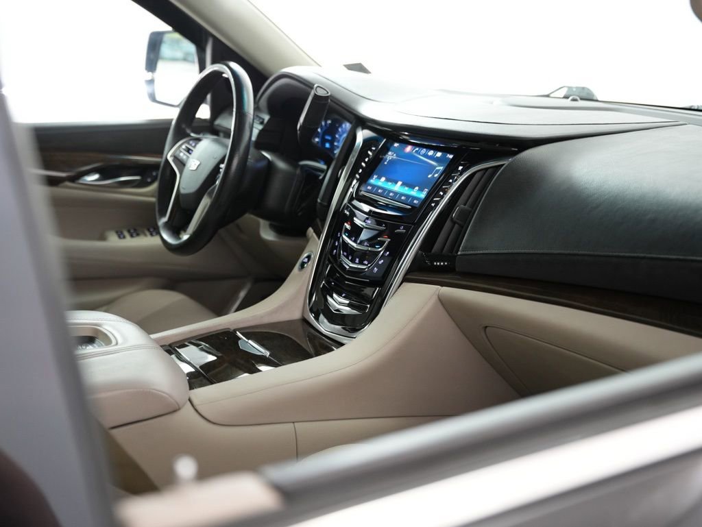 Used 2018 Cadillac Escalade Premium Luxury image 57