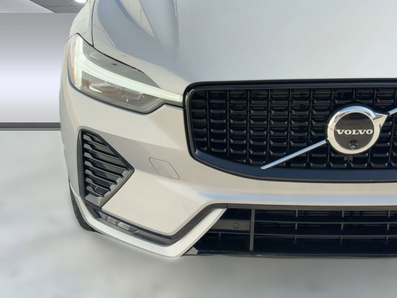 Certified 2025 Volvo XC60 B5 Plus image 11