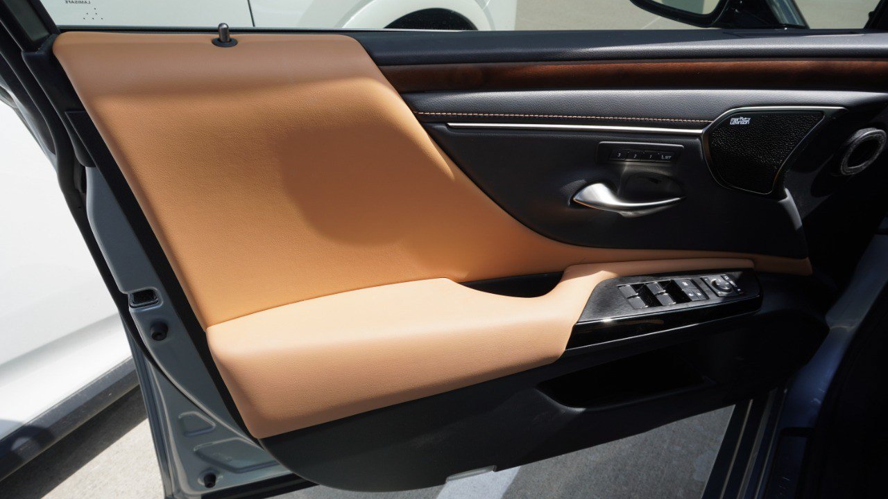 Used 2023 Lexus ES 350 Ultra Luxury w/ Accessory Package (Z2) FWD image 14