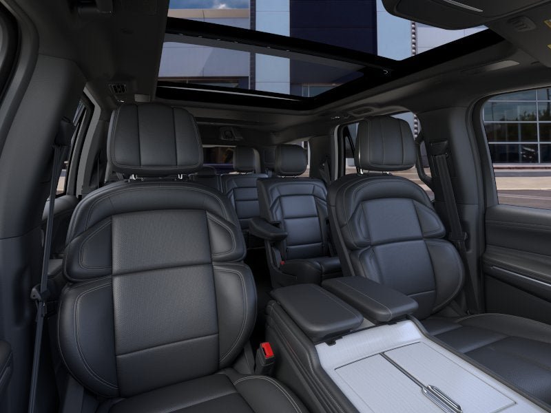 New 2026 Lincoln Navigator Reserve w/ Jet Appearance Package AWD/4WD image 10