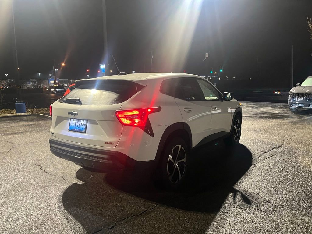 Used 2024 Chevrolet Trax RS w/ Driver Confidence Package image 3