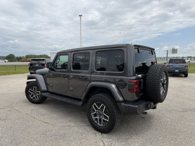 Used 2026 Jeep Wrangler Unlimited Sahara AWD/4WD image 7