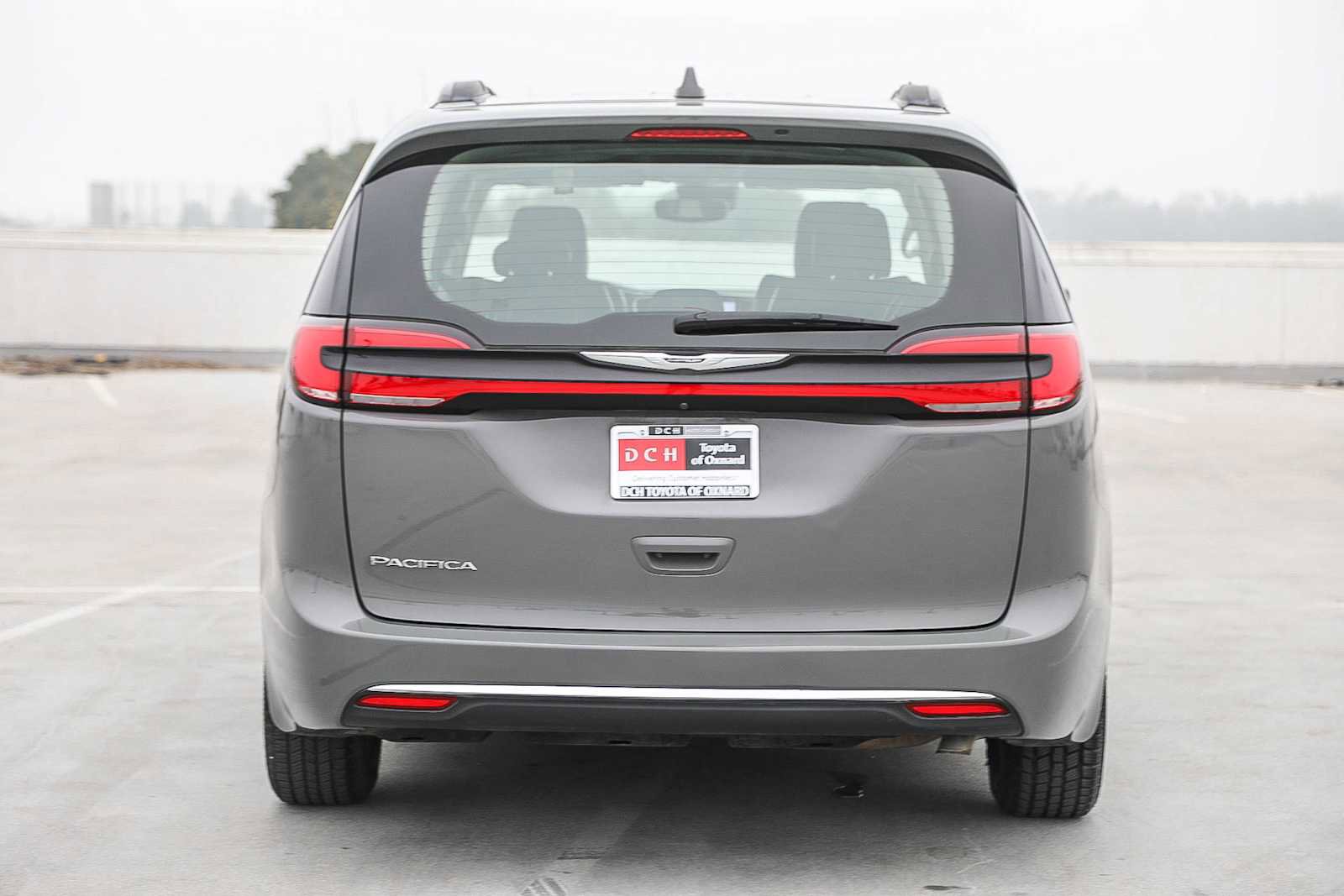 Used 2022 Chrysler Pacifica Touring-L image 6