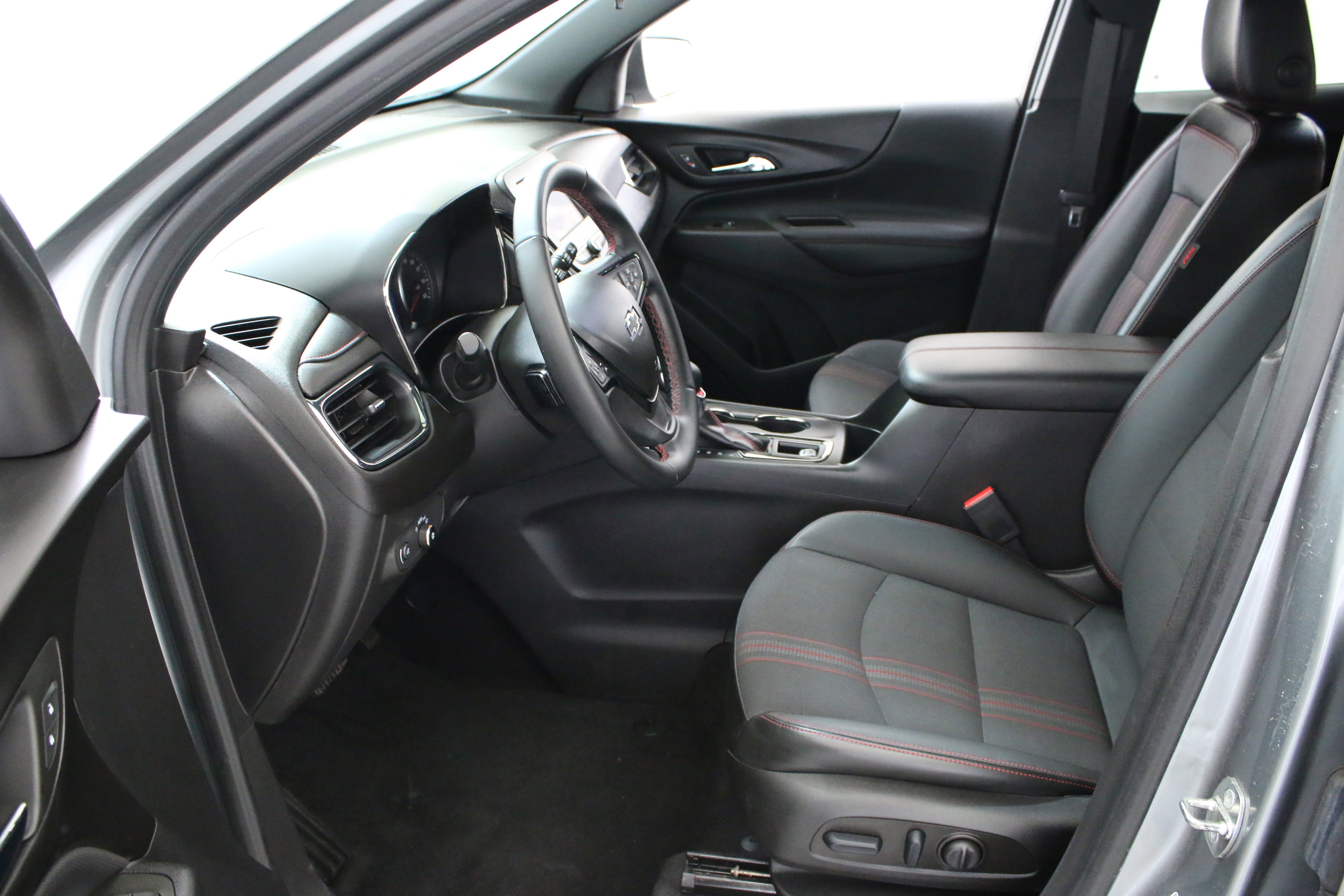 Used 2023 Chevrolet Equinox RS AWD/4WD image 26