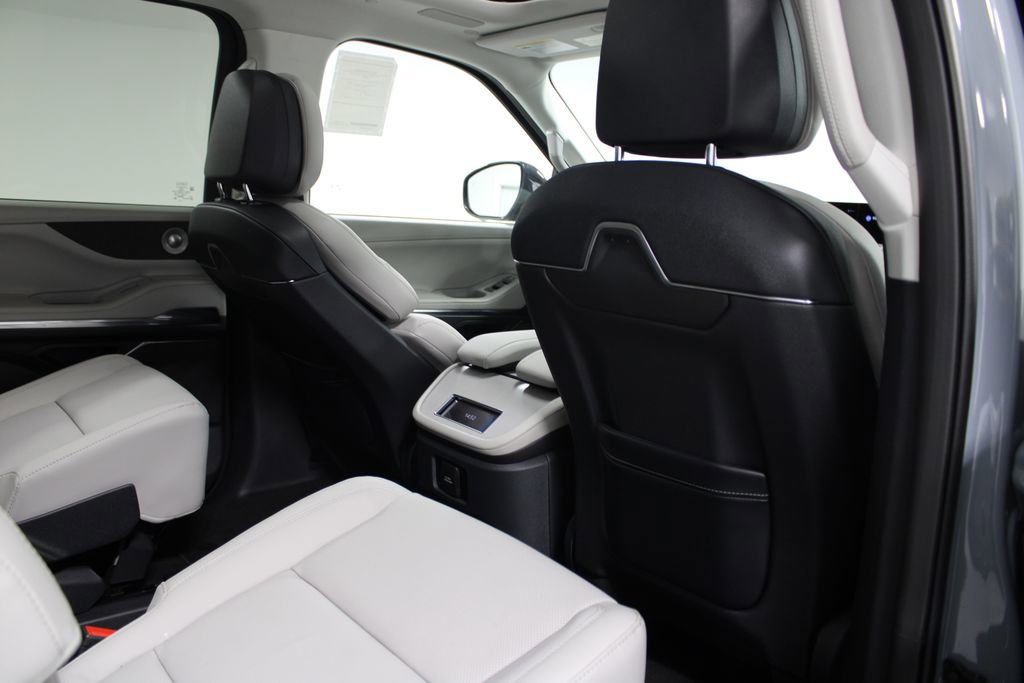 New 2026 Lincoln Navigator Reserve AWD/4WD image 34