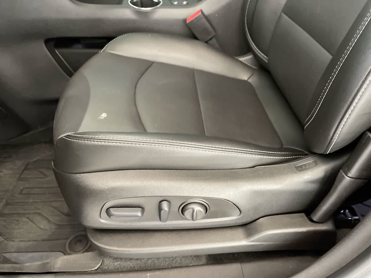 Used 2024 GMC Terrain SLT w/ Tech Package AWD/4WD image 12