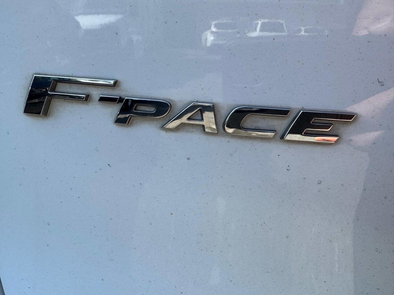 Used 2017 Jaguar F-PACE R-Sport image 14