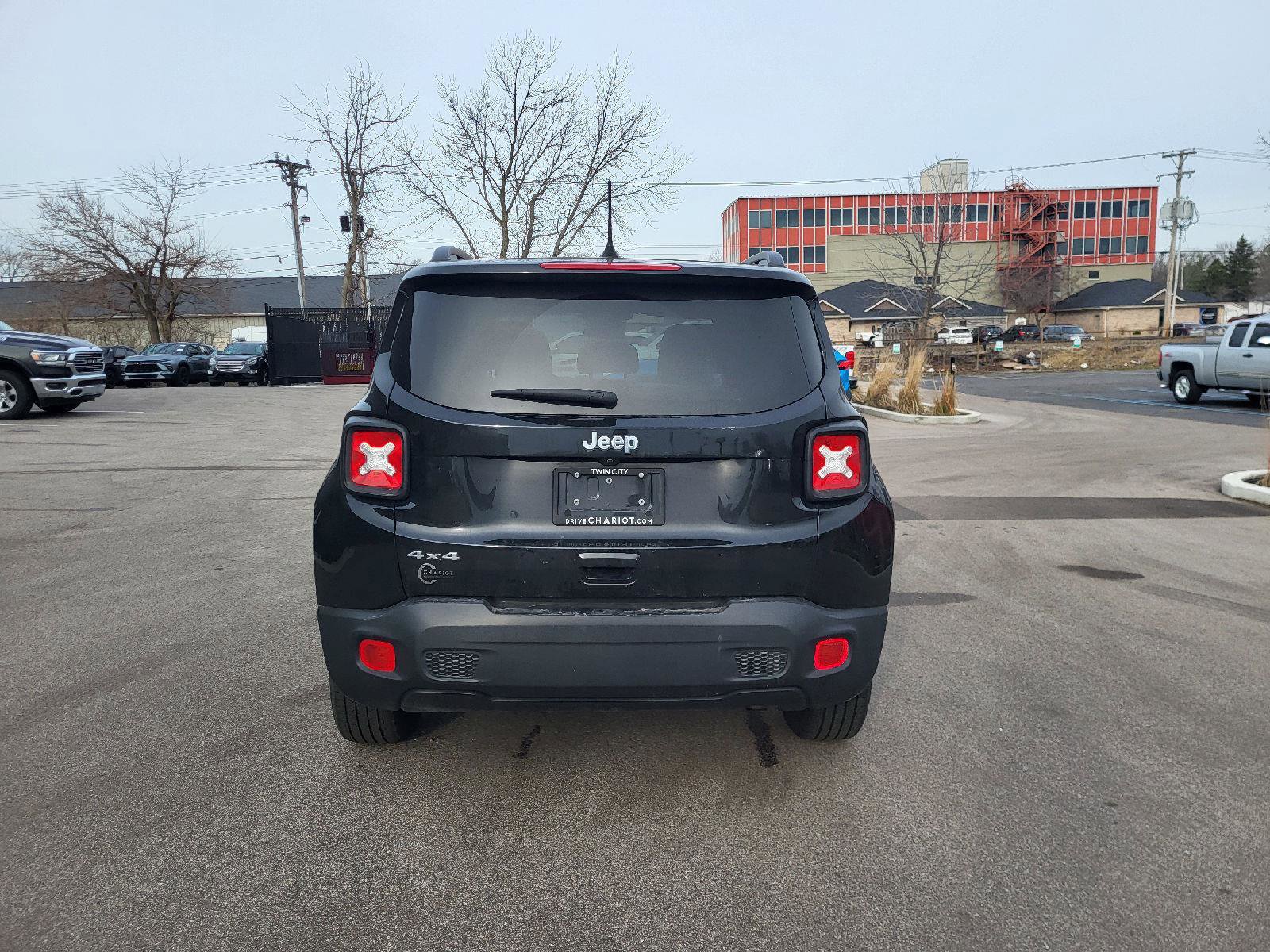 Used 2023 Jeep Renegade Latitude w/ Premium Group image 4