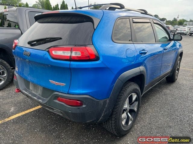 Used 2018 Jeep Cherokee Trailhawk AWD/4WD image 3