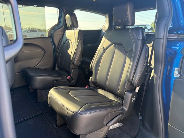 New 2027 Chrysler Pacifica Select FWD image 36