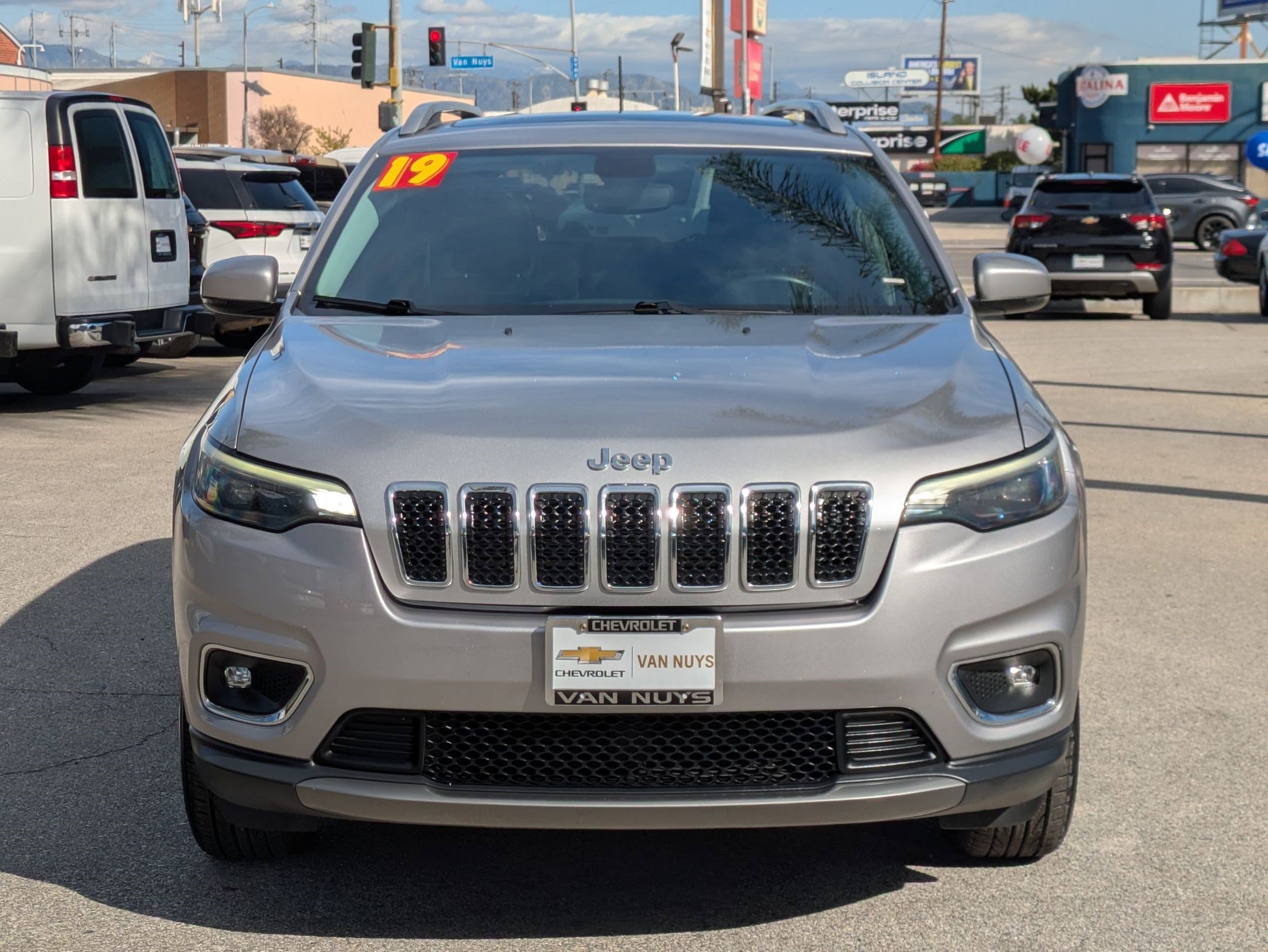 Used 2019 Jeep Cherokee Limited image 2