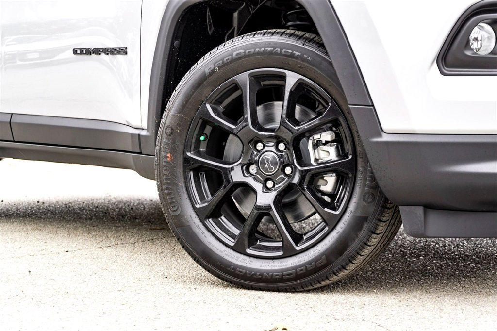 New 2026 Jeep Compass Latitude image 2