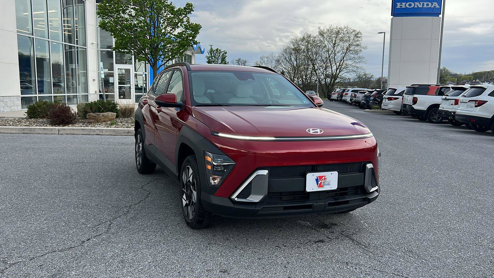 Used 2025 Hyundai Kona SEL image 1