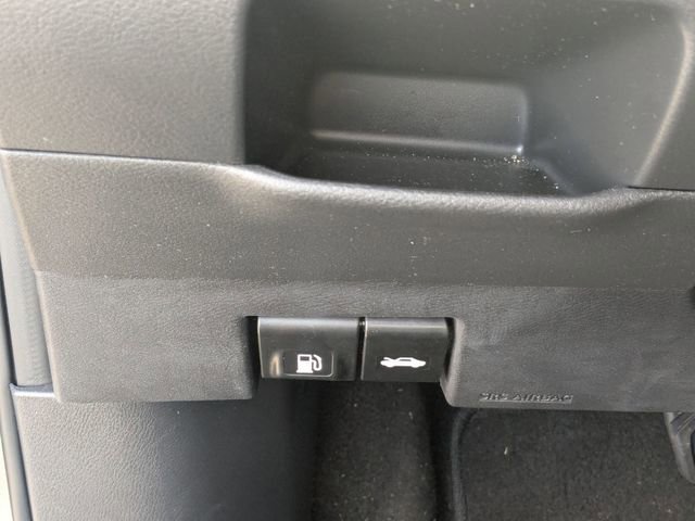 Used 2024 Nissan Kicks SR image 16