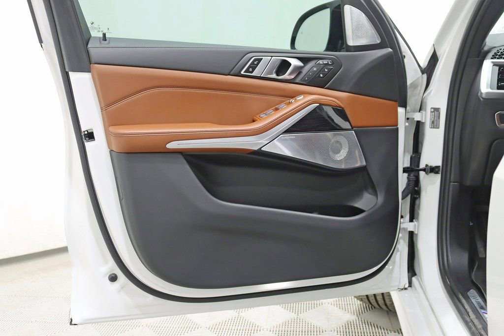 Used 2024 BMW X7 M60i w/ Executive Package image 39