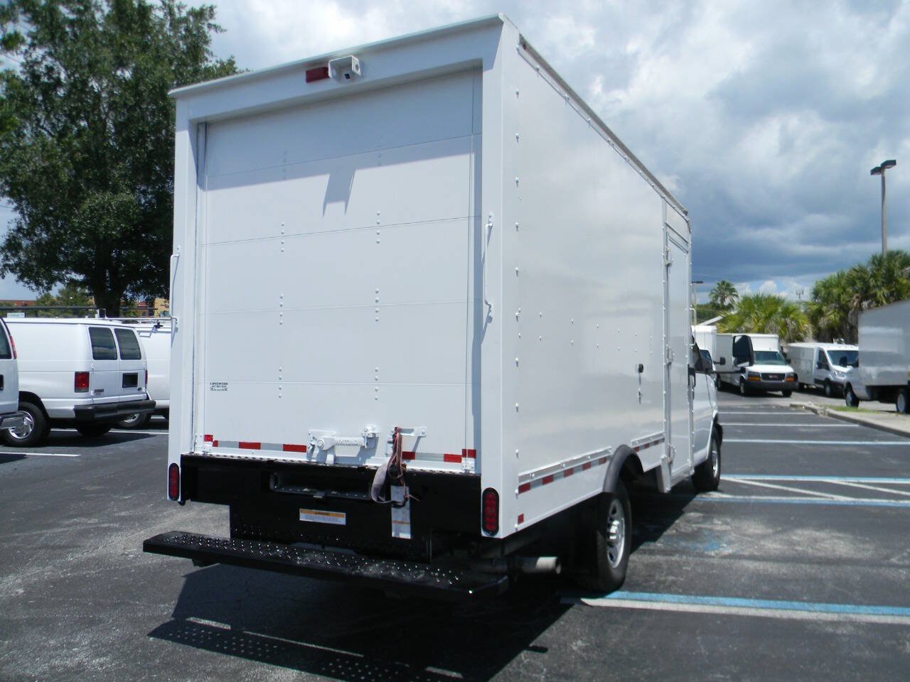 Used 2021 Chevrolet Express 3500 w/ Power Convenience Package RWD image 6