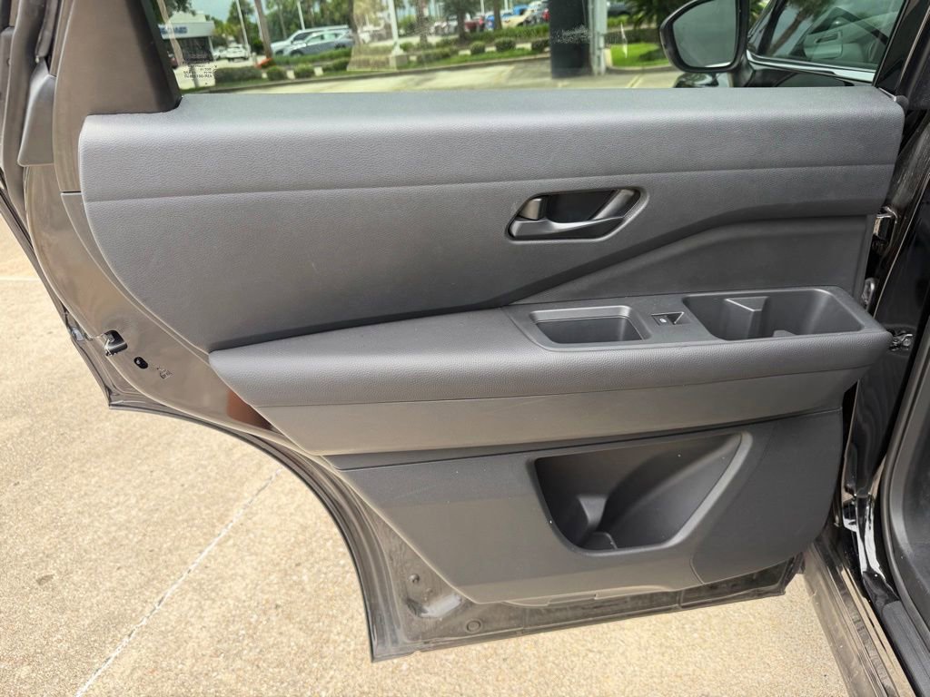 Used 2025 Nissan Pathfinder S FWD image 13