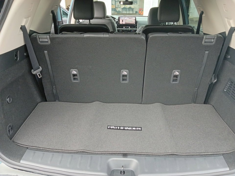 New 2026 Nissan Pathfinder SL w/ SL Premium Package FWD image 15