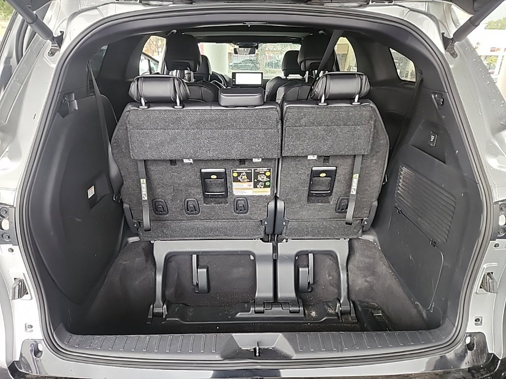 Used 2025 Toyota Sienna Platinum image 12