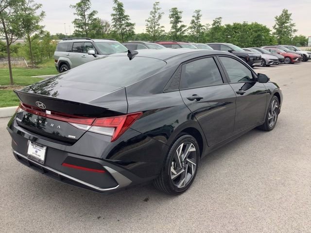 Used 2025 Hyundai Elantra SEL image 4