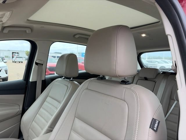 Used 2017 Ford C-MAX Titanium w/ Equipment Group 301A FWD image 10