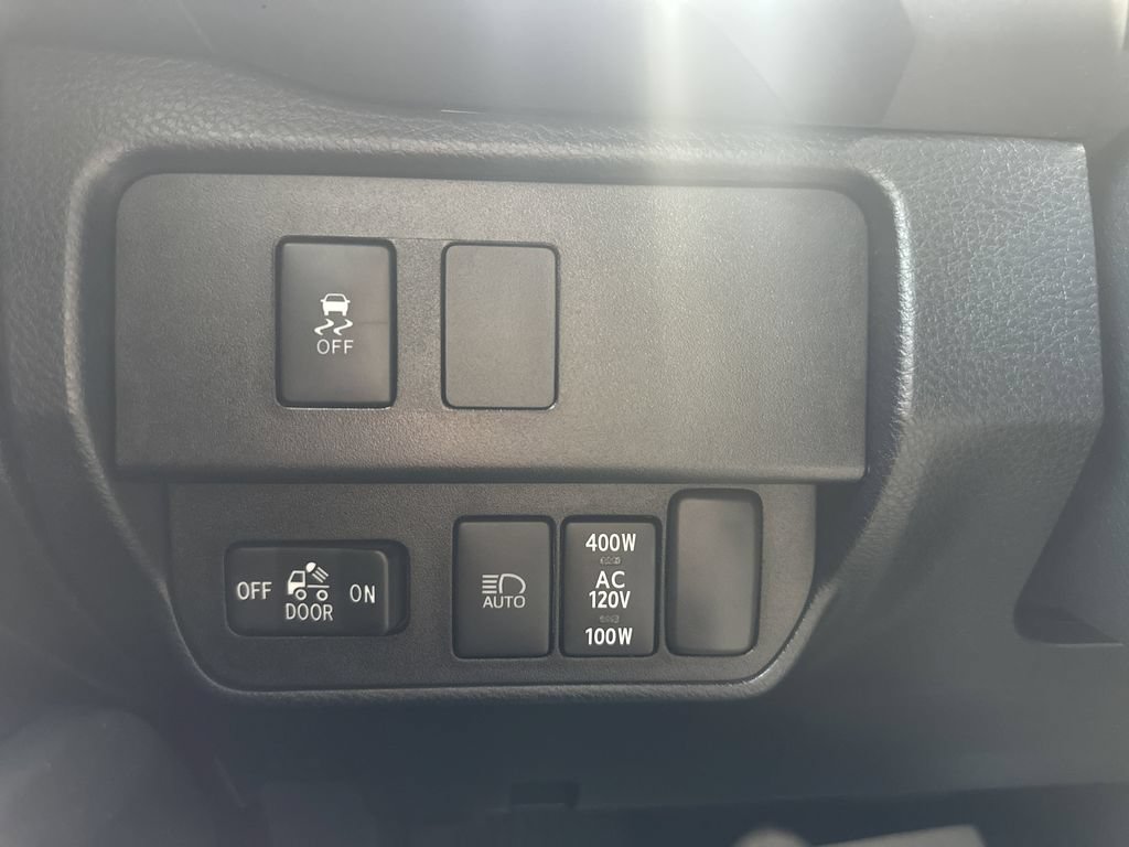 Used 2022 Toyota Tacoma TRD Off-Road AWD/4WD image 21