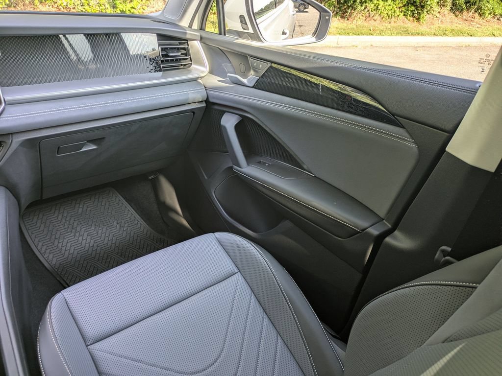 Certified 2025 Volkswagen Tiguan SE FWD image 17