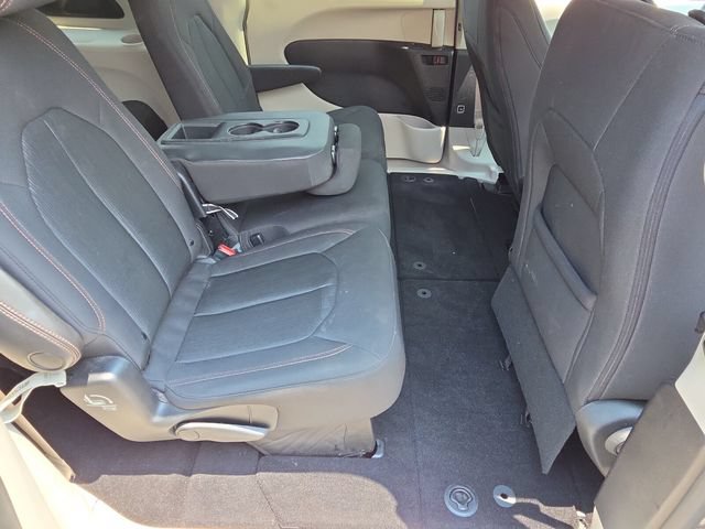 Used 2019 Chrysler Pacifica Touring Plus w/ Tire & Wheel Group FWD image 17