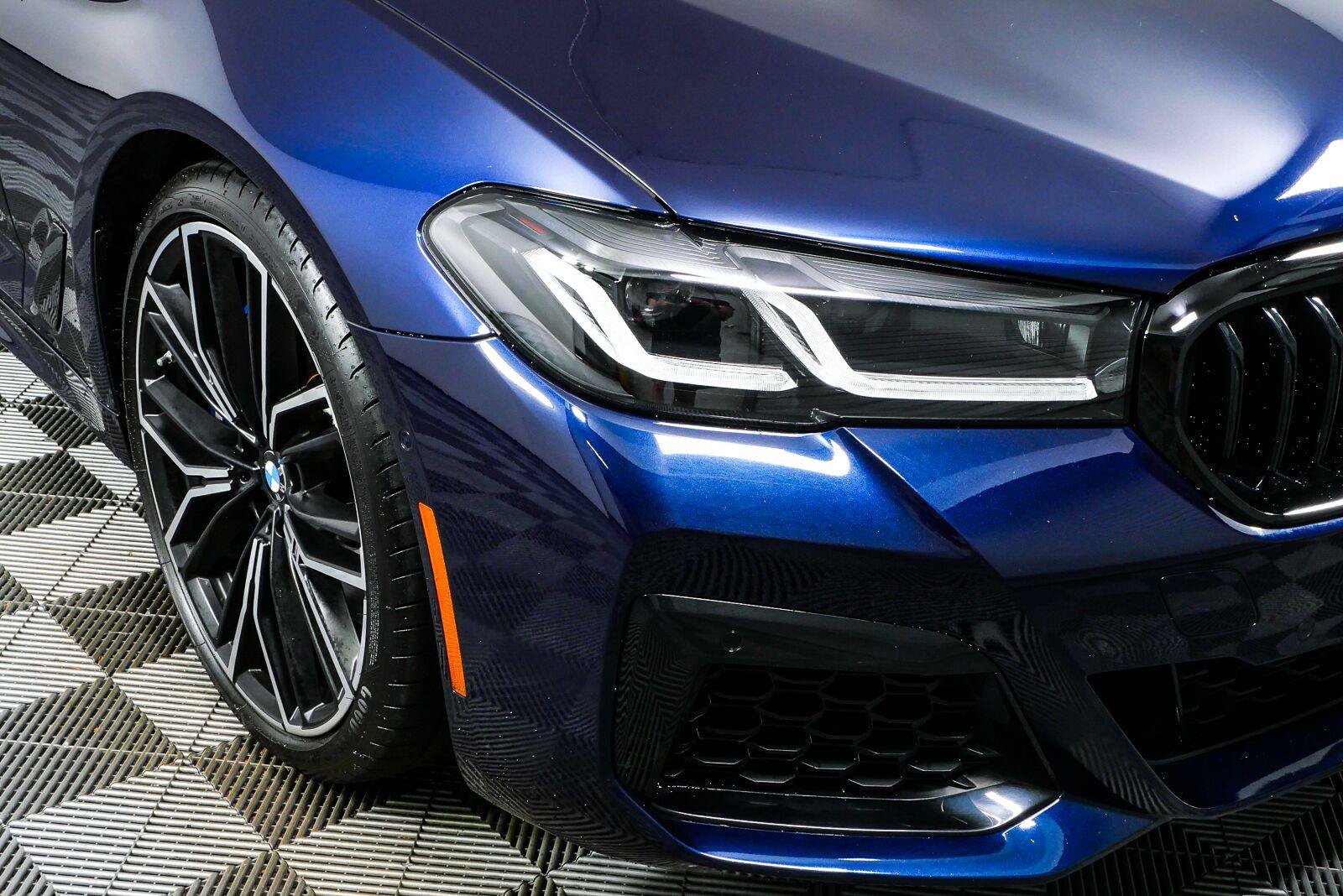 Used 2021 BMW M550i xDrive AWD/4WD image 37